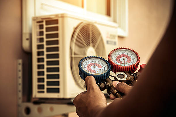 Professional Hvac technician working in Trenton, IL
